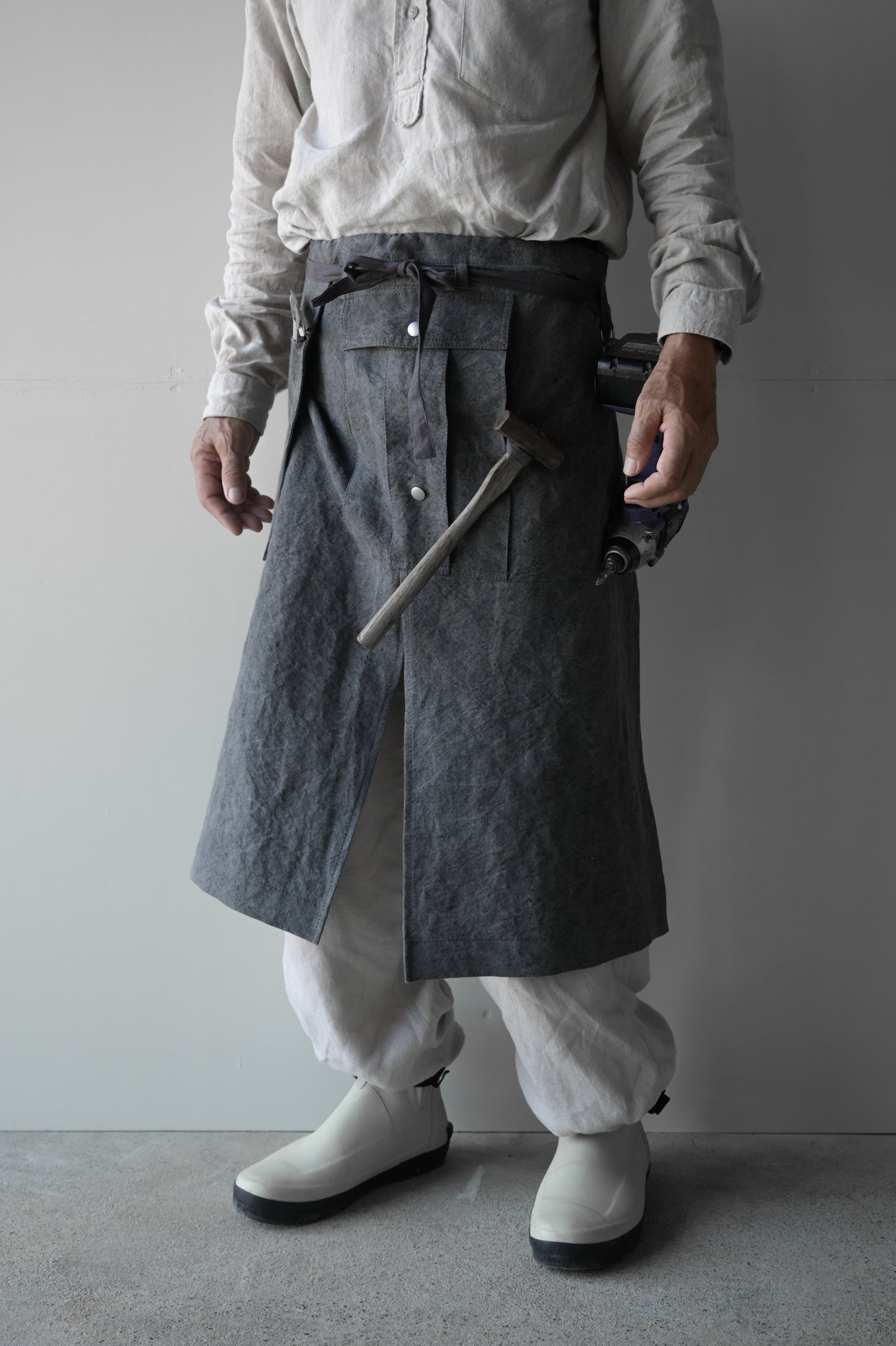 "work" harf apron <color: Charcoal>
