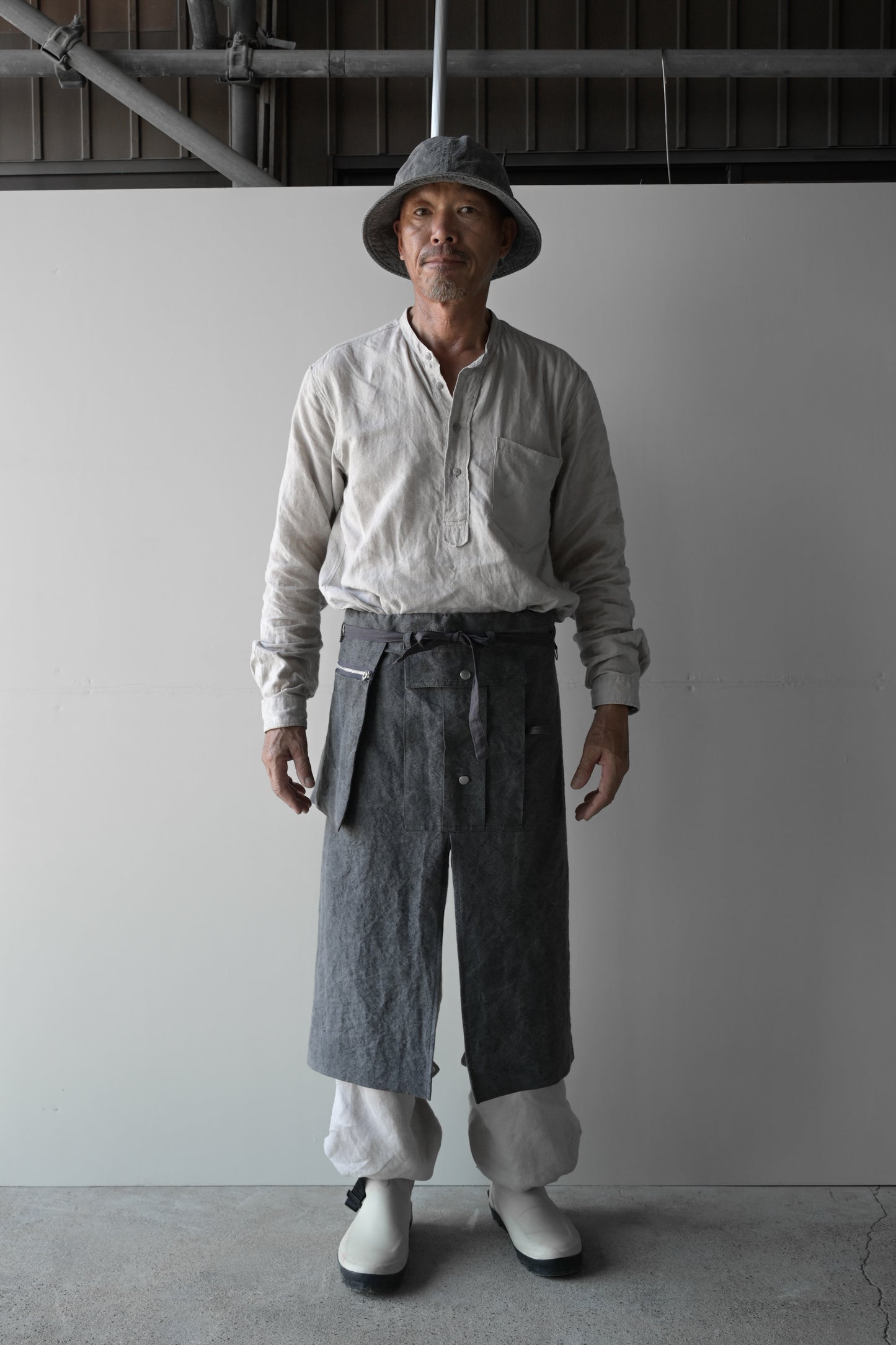 "work" harf apron <color: Charcoal>