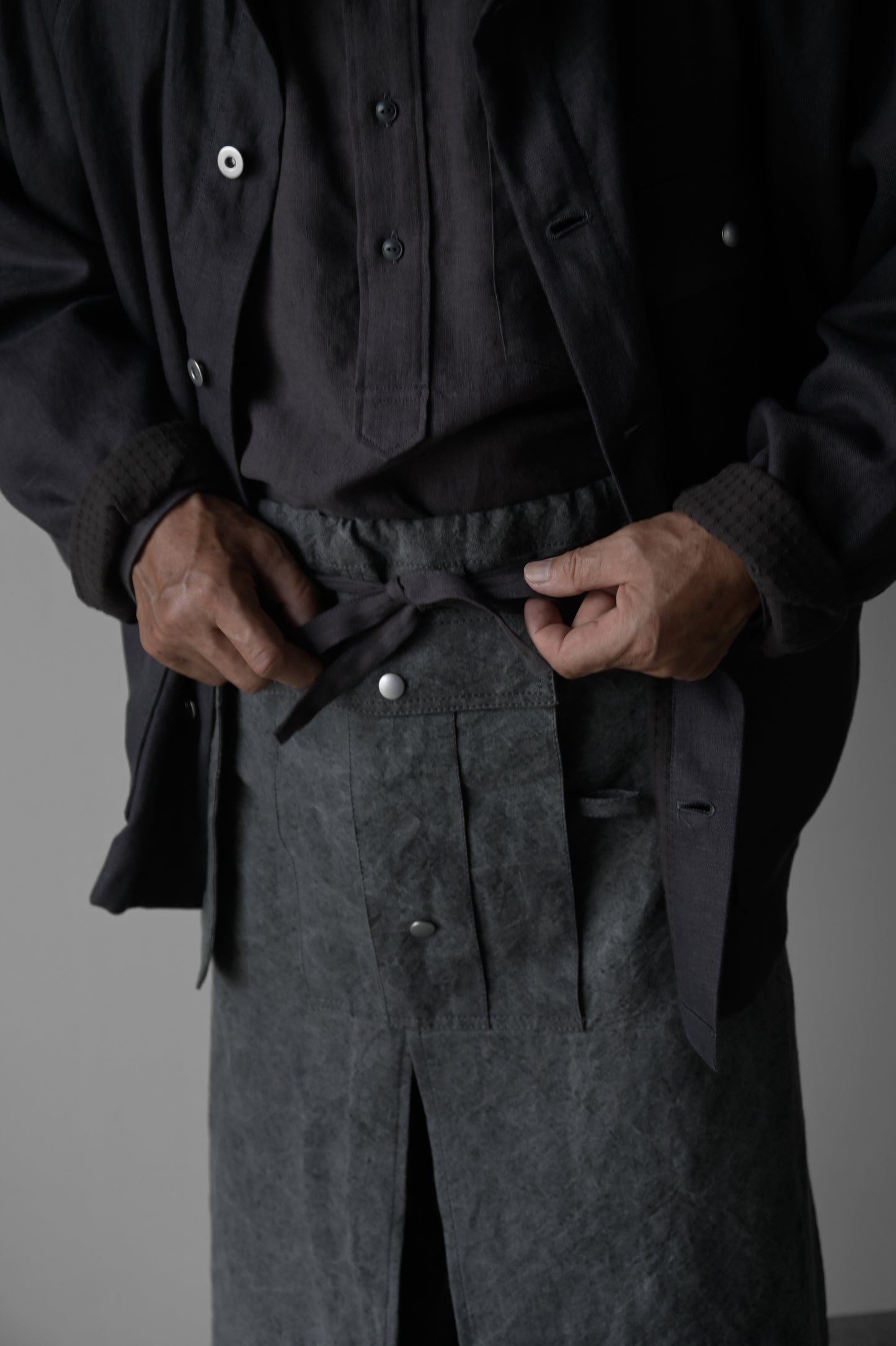 "work" harf apron <color: Charcoal>