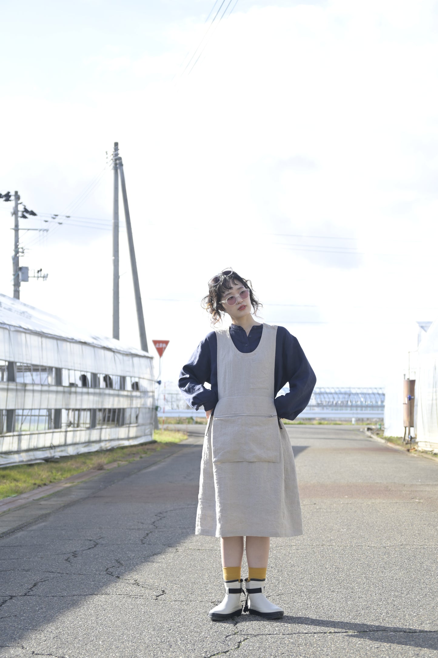 "work" linen dress apron <color: Natural>