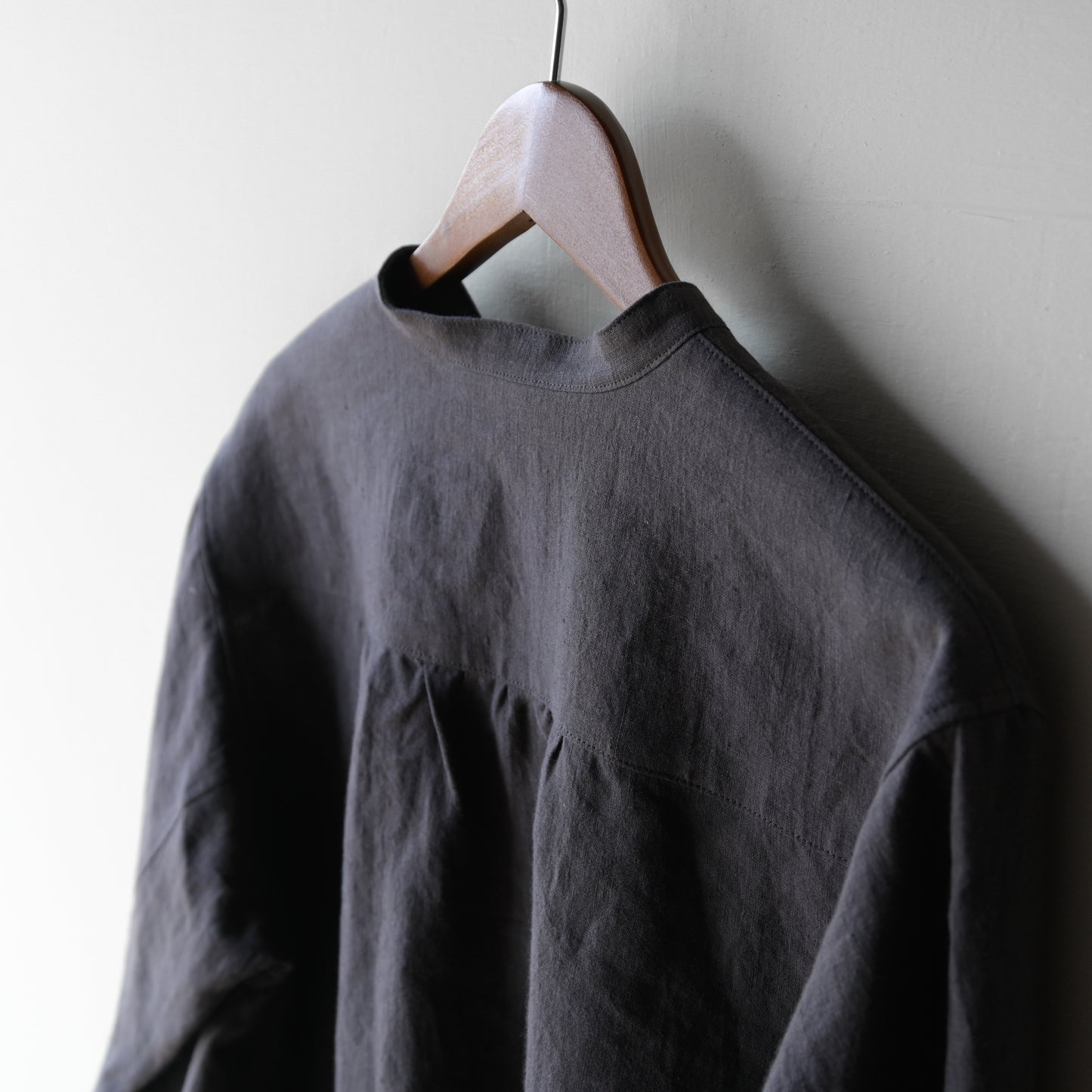 "work" linen pullover shirt  -women's- <color: Charcoal>
