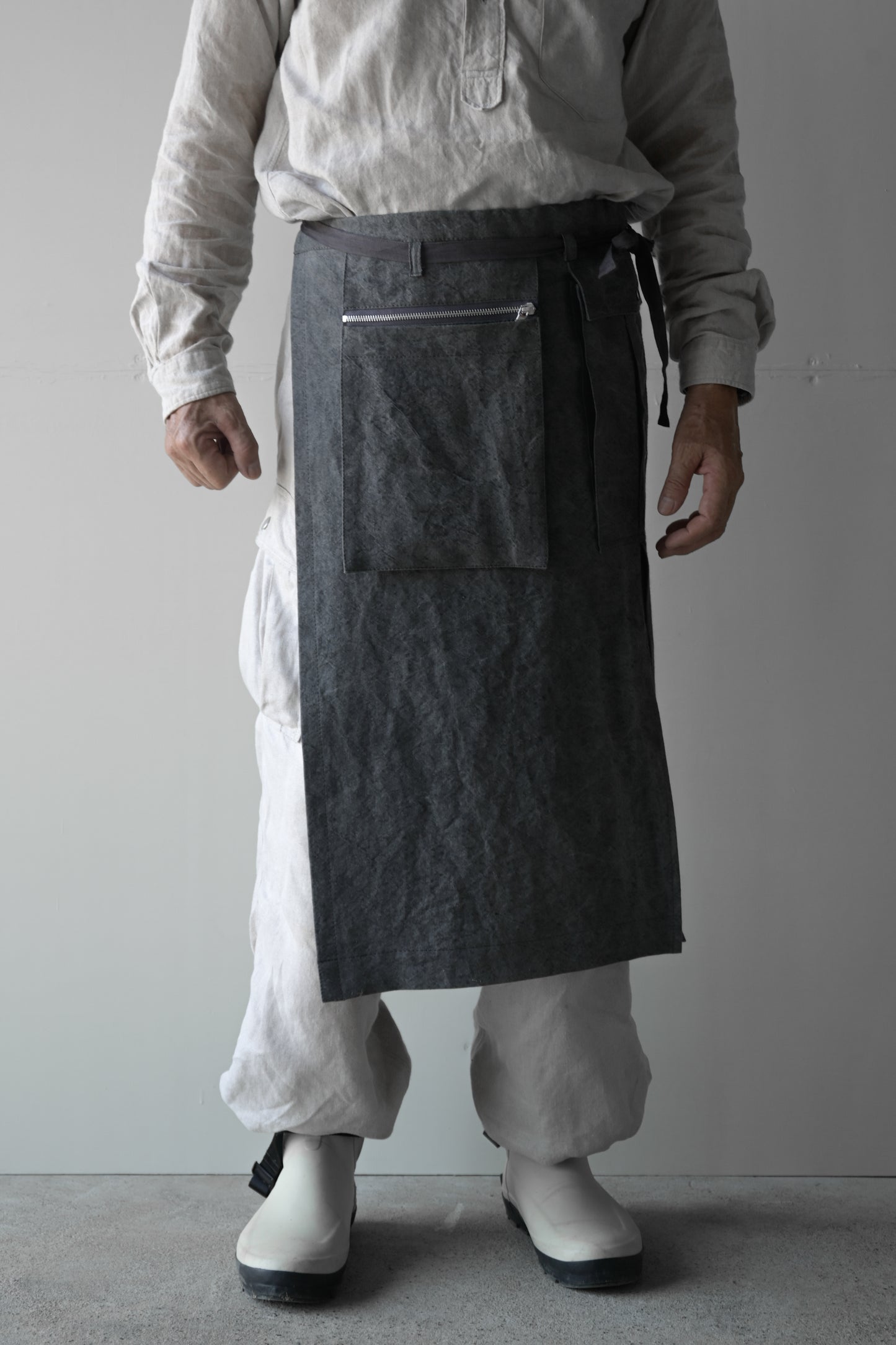 "work" harf apron <color: Charcoal>