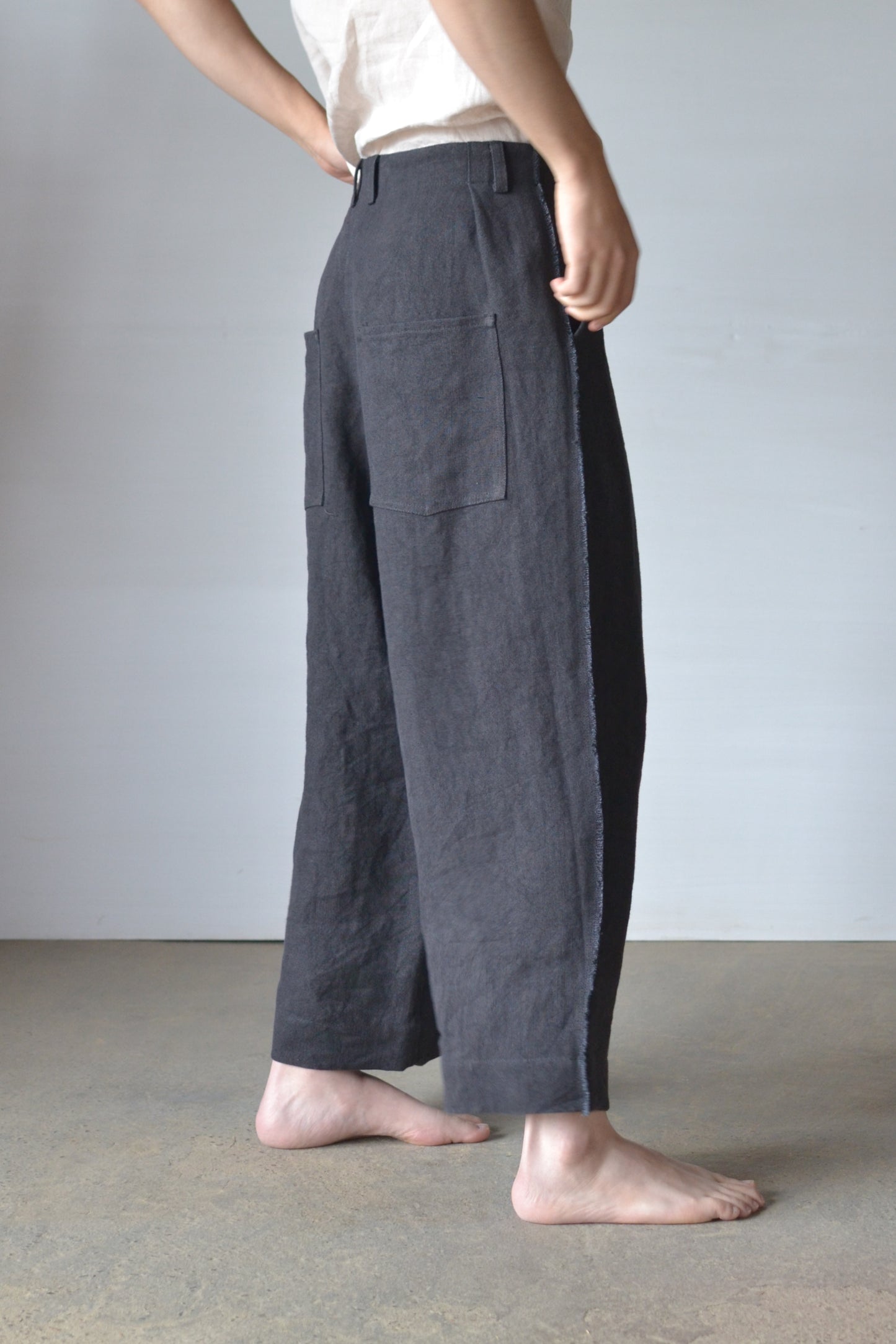 【受注商品】"Tough" linen wide pants <color: Charcoal> ※2026年3月お届け