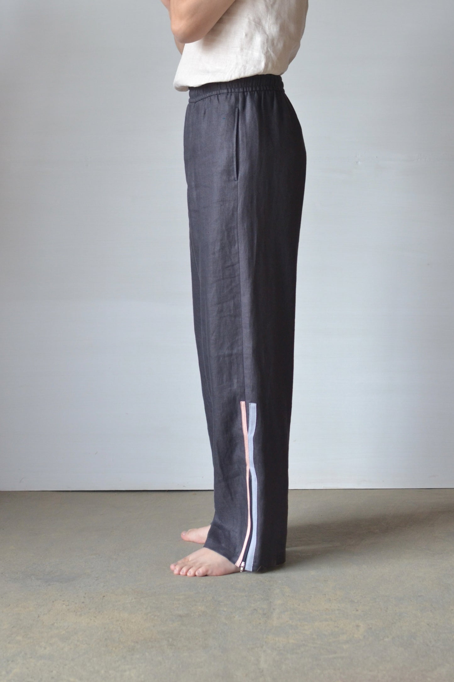 【受注商品】Linen track pants <color: Charcoal> ※2026年3月お届け