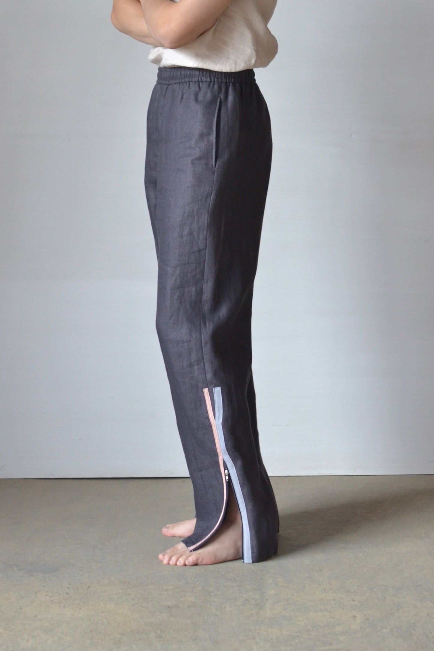【受注商品】Linen track pants <color: Charcoal> ※2026年3月お届け