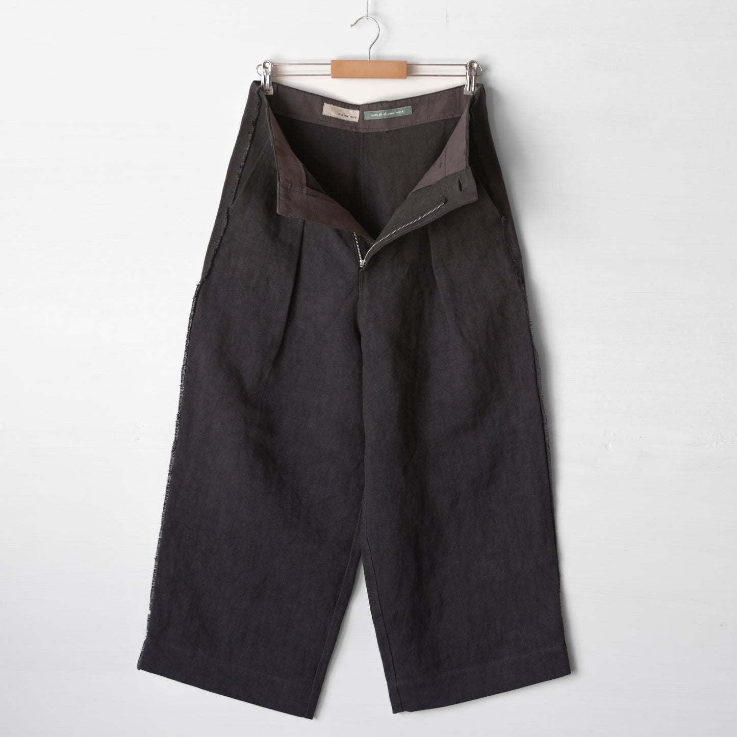【受注商品】"Tough" linen wide pants <color: Charcoal> ※2026年3月お届け