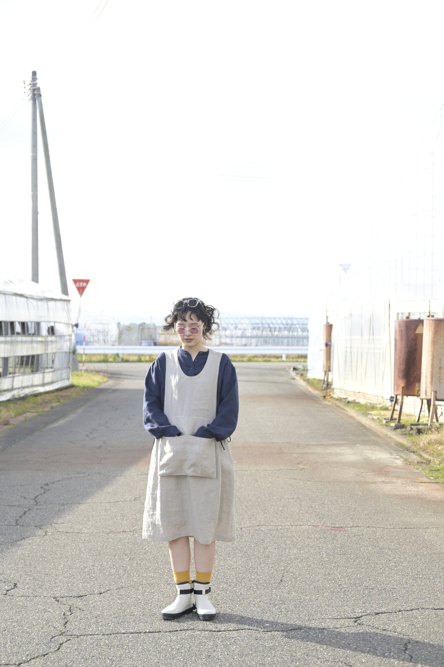 "work" linen dress apron <color: Natural>